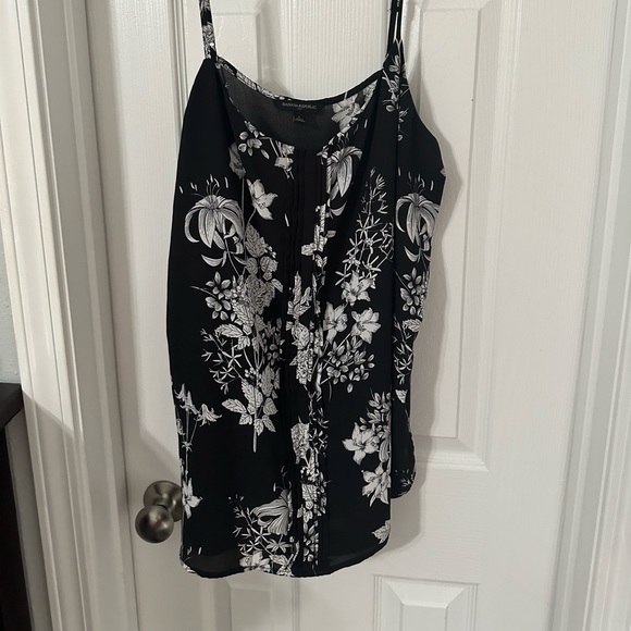 Banana republic ruffle front tank size large - Picture 1 of 4